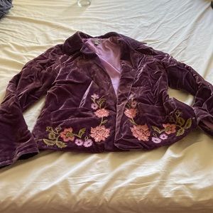 Like new, barely worn could with an iron. Non-smoking household.